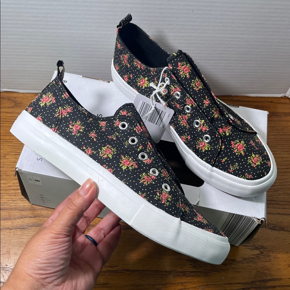 NWT Serra Ladies Canvas Sneakers Black Floral Casual Slip on Shoes Size 8